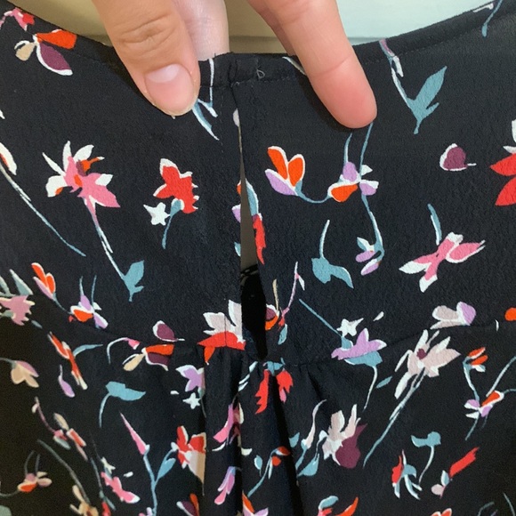 Madewell Drifting Flowers Rhyme Top V Neck in Tossed Floral True Black Sz S - Picture 9 of 10